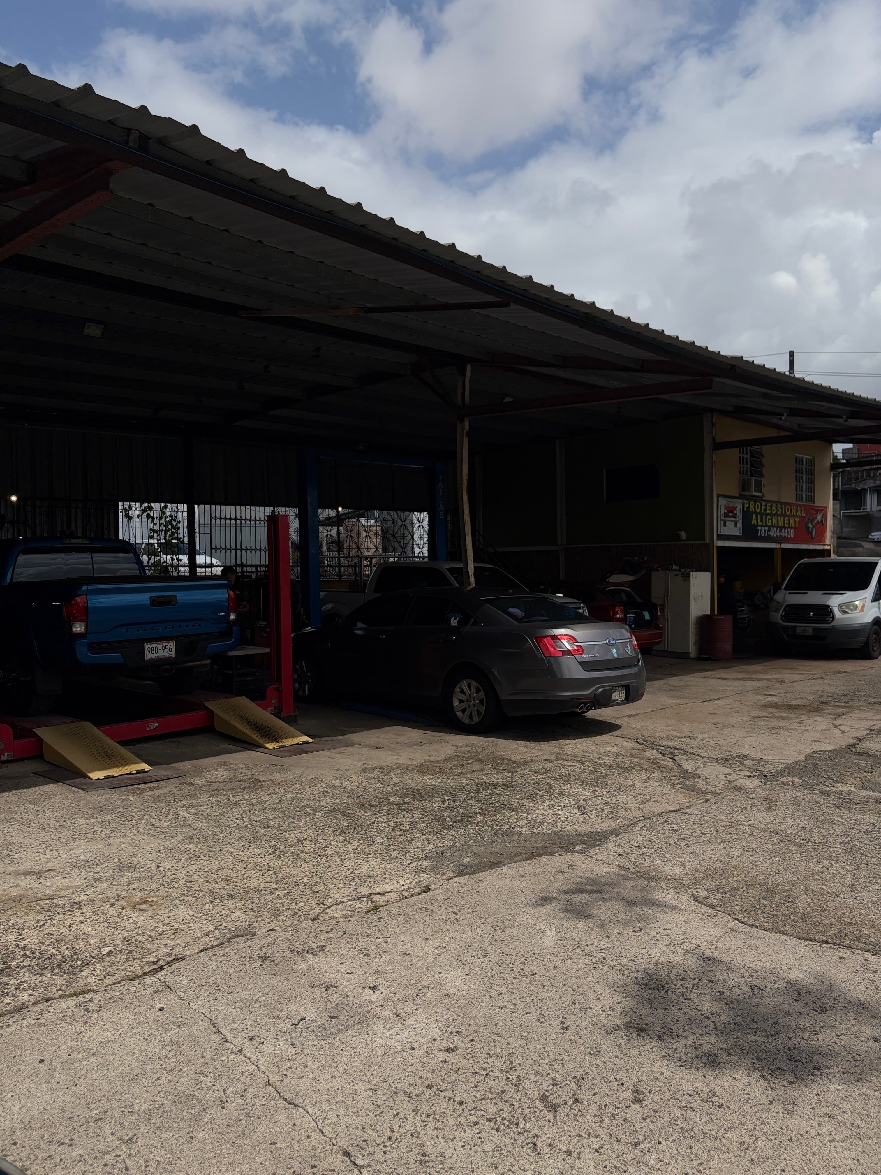Taller Professional Alignment & Repair Center